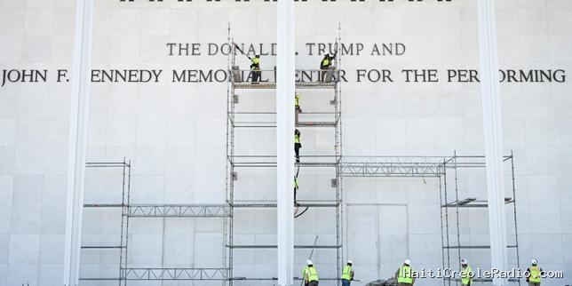 Le « Trump Kennedy Center » doit redevenir simplement le Kennedy Center, maintient un juge fédéral à Washington