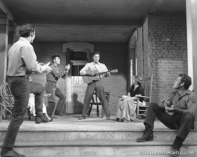Les ayants droit d’Elvis Presley attaquent Anthropic en justice