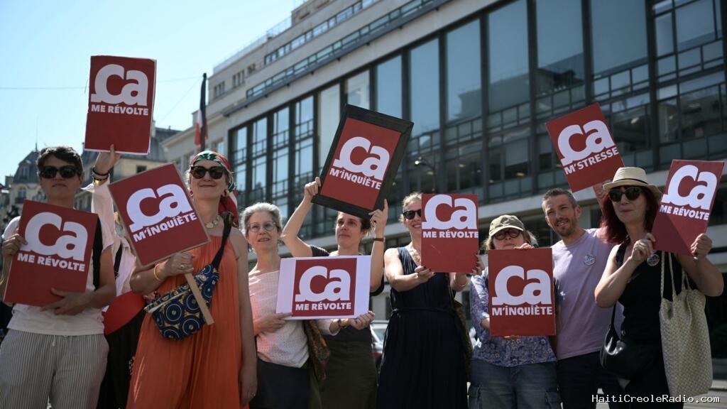 «L'information est en danger»: en France, les métiers de la presse manifestent pour éviter l'effondrement