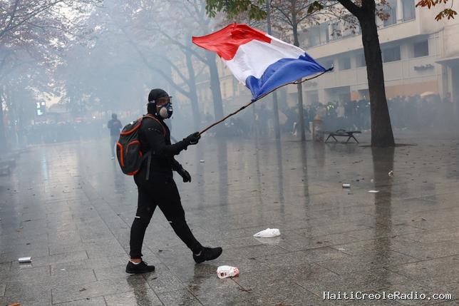 Manifestations, violences : la France détonne dans une “Europe étonnamment paisible”