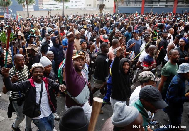 Marches anti-immigrés : “L’Afrique du Sud respire (pour l’instant)”