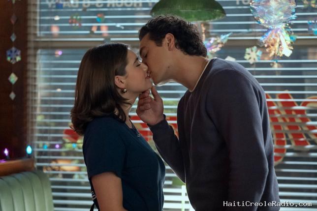 “Off Campus”, la nouvelle romance dans le monde du hockey