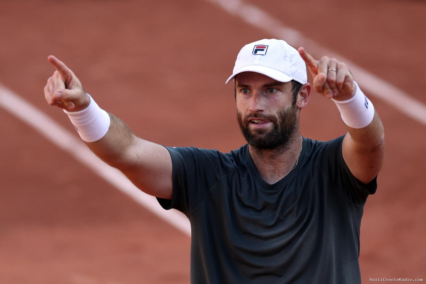 Roland-Garros 2026 : pour les adversaires des joueurs français, un public tricolore difficile à dompter