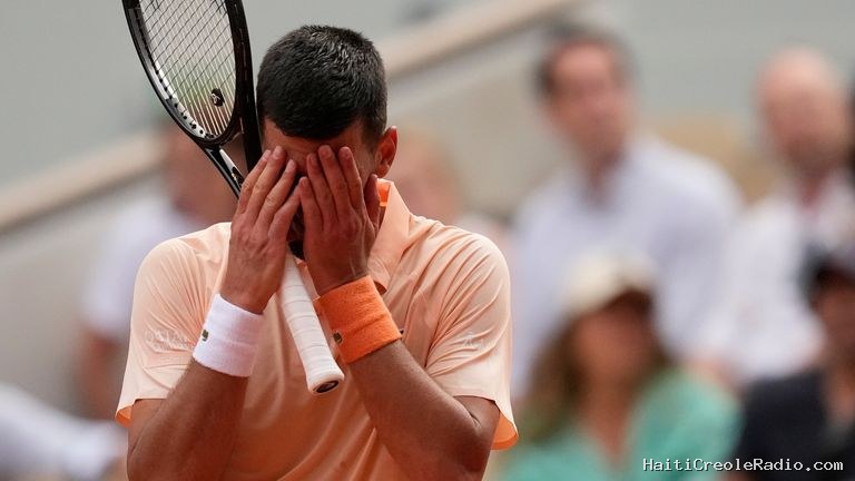 Roland-Garros : le prodige brésilien de 19 ans João Fonseca renverse Djokovic et fait sensation