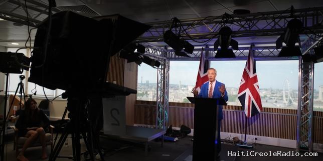 Royaume-Uni : acculé par les scandales financiers, Nigel Farage choisit la fuite en avant électorale