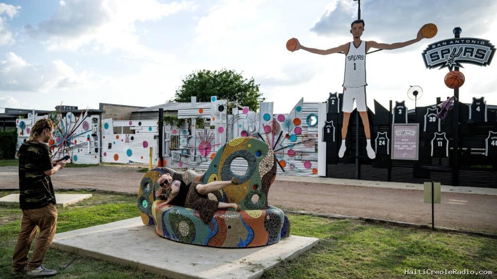San Antonio célèbre sa star Wembanyama avant les finales NBA
