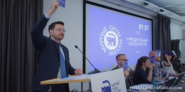 « Se rassembler contre le régime fasciste de Poutine pour le vaincre » : témoignages de Russes en exil qui tentent d’unir l’opposition