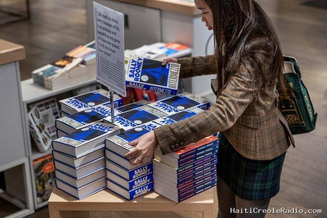 Soutien à Palestine Action : les livres de Sally Rooney retirés de la vente au Royaume-Uni