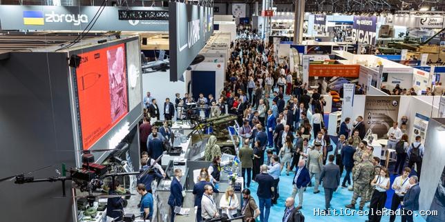 Têtes d’affiche du salon de l’armement Eurosatory, les fabricants ukrainiens cherchent leurs marques