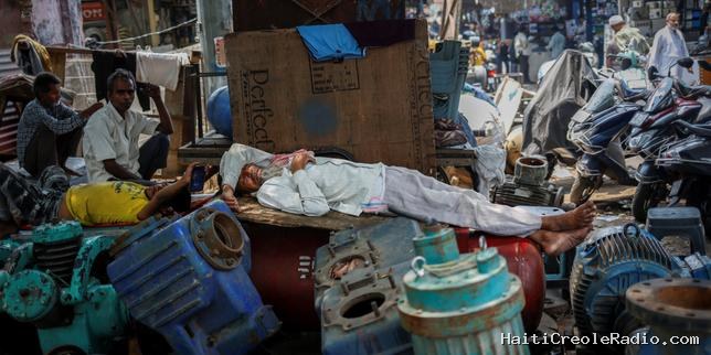 « Tout mon corps me fait mal » : à Delhi, le calvaire des travailleurs sous 43 °C