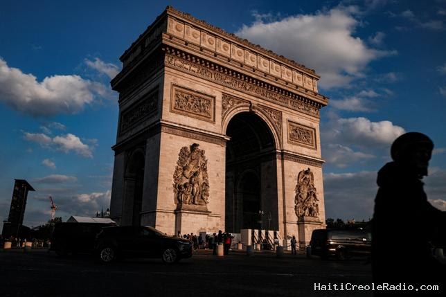 Trump veut un arc de triomphe à la française, mais connaît-il seulement son histoire ?