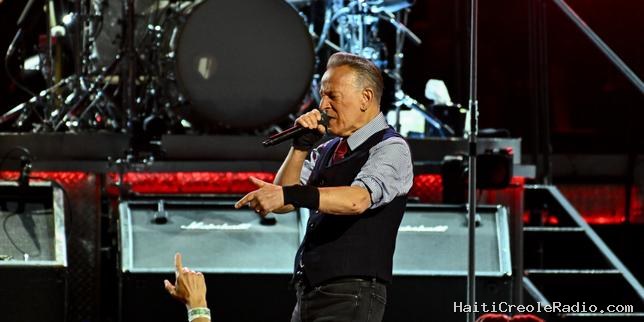 « Un président dangereux, raciste, incompétent et traître » : le réquisitoire impitoyable de Bruce Springsteen contre Donald Trump lors d’un concert à Washington