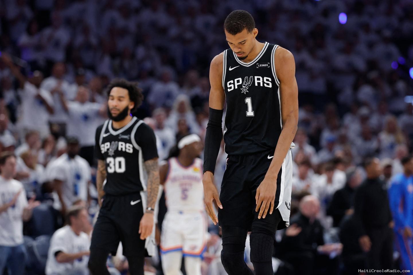 Victor Wembanyama et les Spurs dos au mur après leur défaite lors du cinquième match de la finale de Conférence NBA